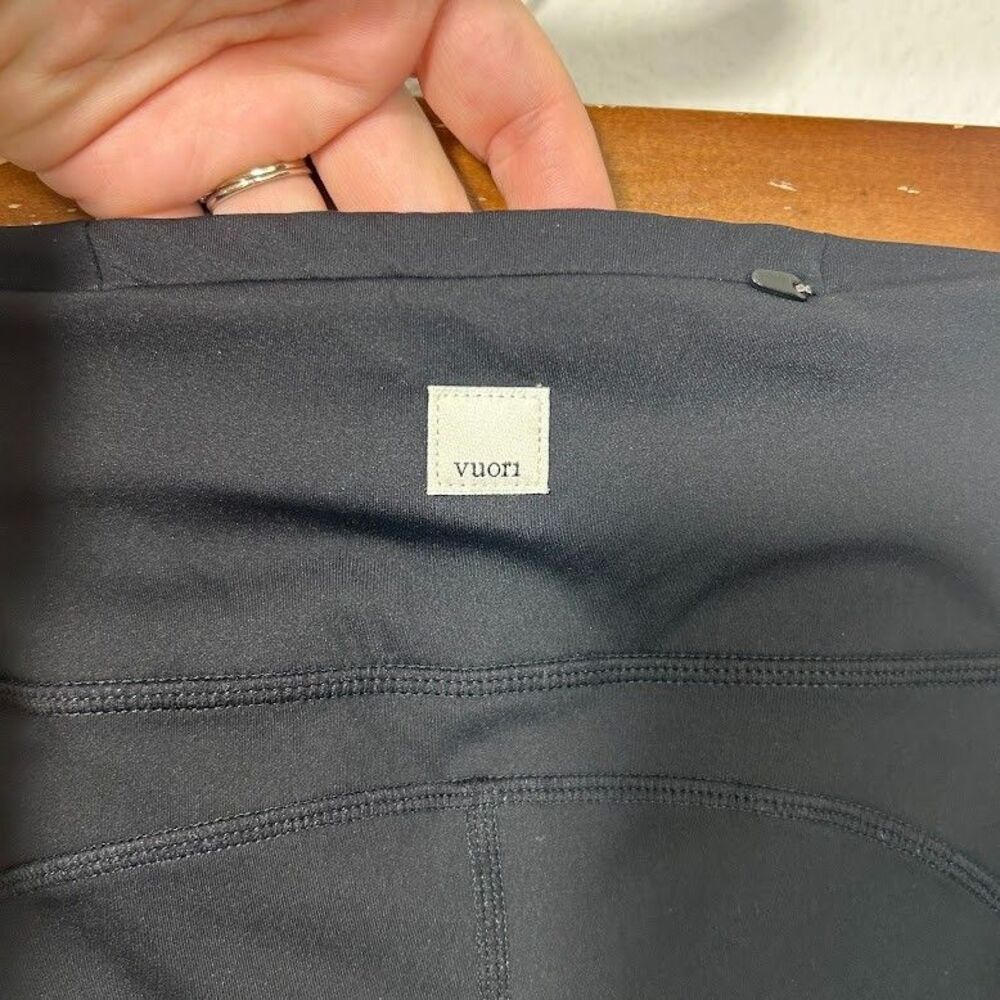 Vuori High-Rise Black Leggings - Picture 7 of 9